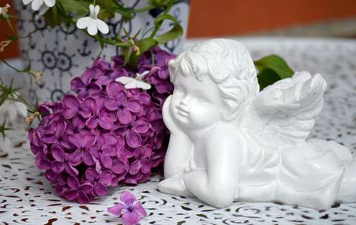 Figurine angel decoration