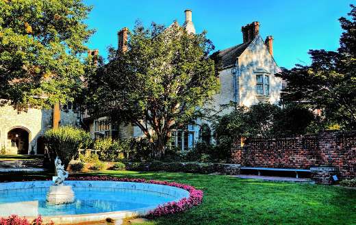 Villa fountain garden