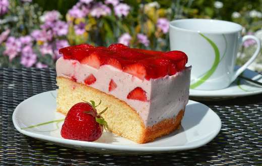 Strawberry fruit cake