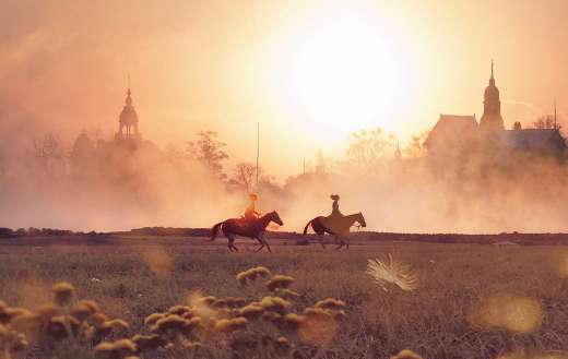 Women horses rides puzzle