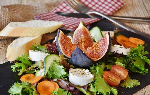 Appetizer starter goat cheese fig salad