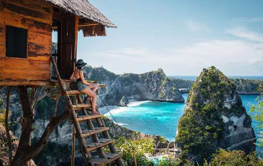 Bali Indonesia tree house diamond beach