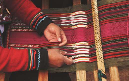 Craftsmanship hands thread loom online