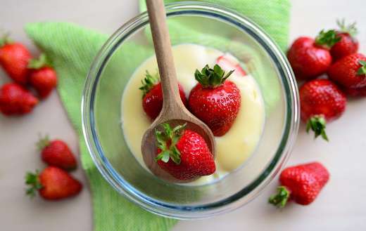 Fruit berry strawberries