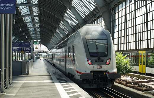 Train trainstation online