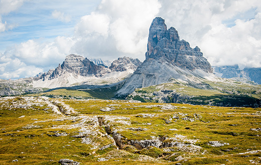 bergen met bewolking