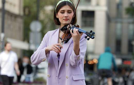 Young woman playing violin