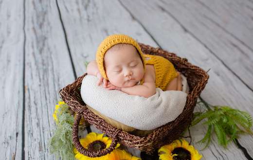 Newborn yellow outffit
