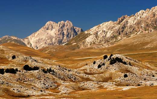 Mountain scenery online