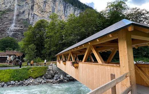 Wooden side bridge puzzle