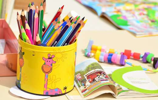 Colored pencils pen box