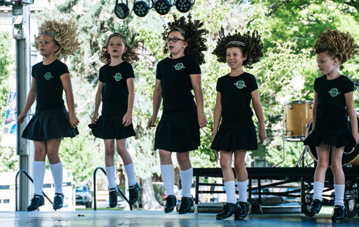 Kids jumping jigsaw puzzle