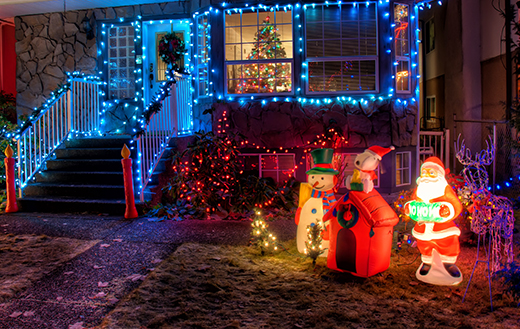 Snowman-and-santa-claus-near-house-decor