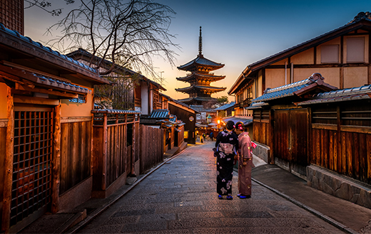 two-woman-in-kimono