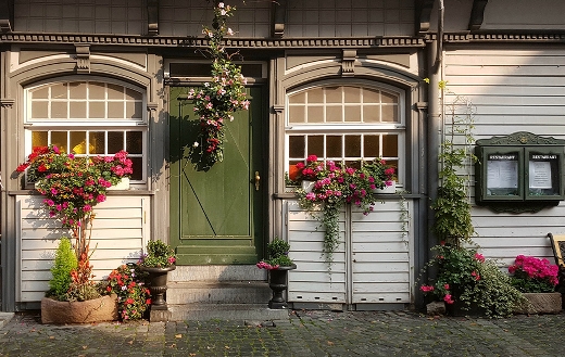 cute little restaurant puzzle