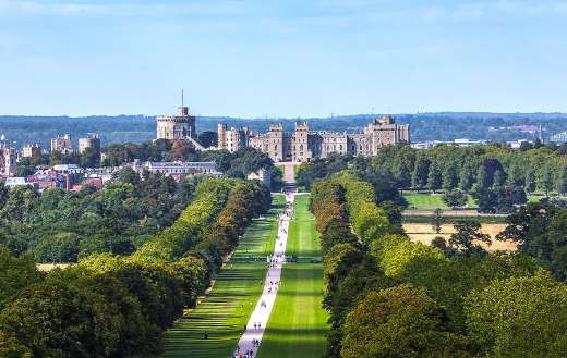 Windsor castle park building alley