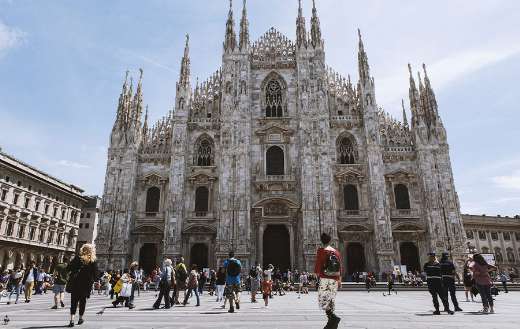 Italy Milan church square cathedral online