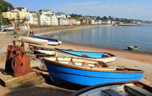 Boats buildings sea online