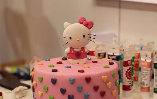 Hello kitty art cake model
