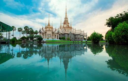 Lan boon mahawihan somdet phra buddhacharn