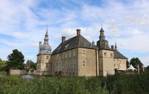 Lembeck castle moat architecture online