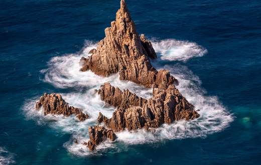 Rocks formation on the sea online