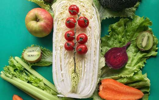 Bunch of vegetables with apple kiwi