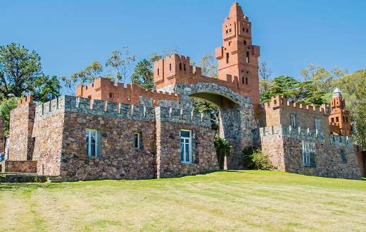 Castle travel tourism online