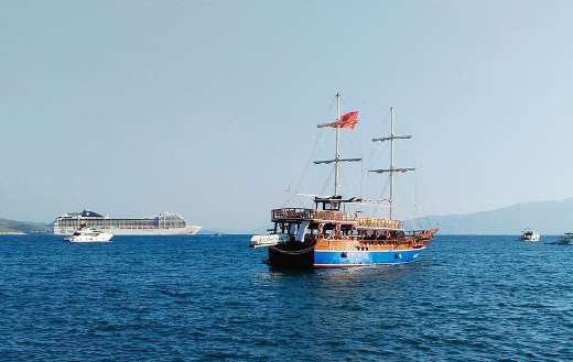 Ship cruise transport boats