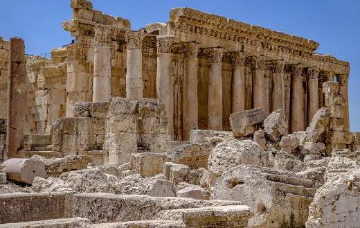 Roman antique temple architecture