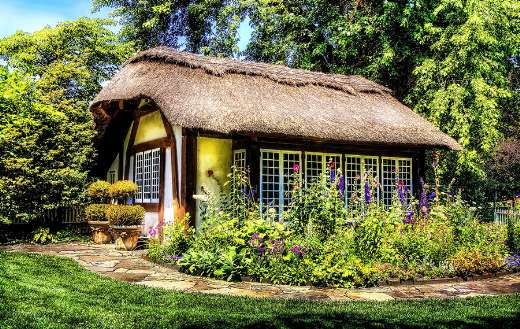 Old rural cottage puzzle