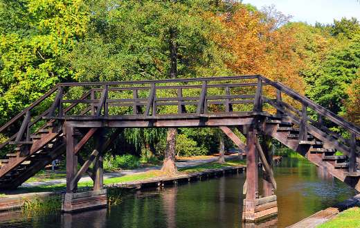 Pedestrian bridge transition online