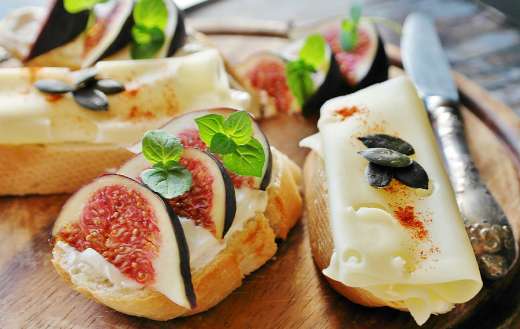 Cream goat cheese fig bread puzzle