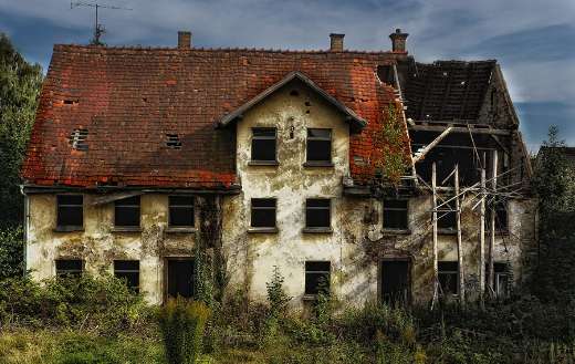 Decay old house building online