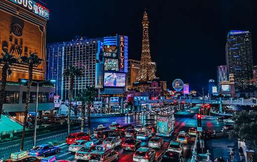 La Vegas strip at night online