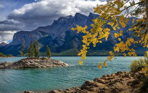 Banff national park Islet bank
