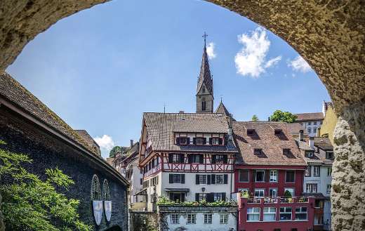 Passage tunnel view wall