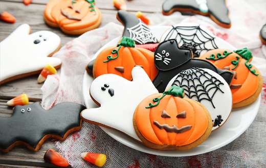 Halloween gingerbread in plat on wooden table