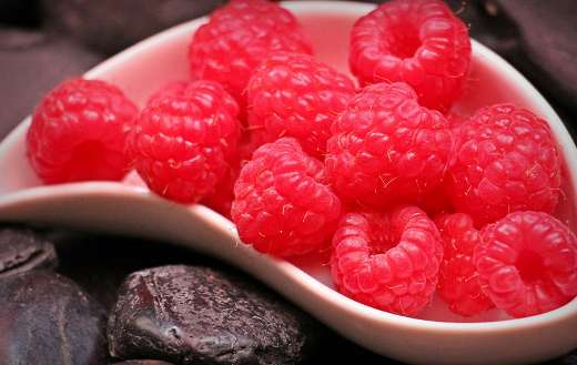 Raspberries red fruits puzzle