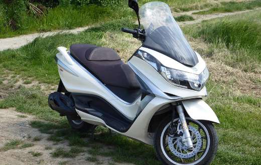 Moped motorcycle scooter