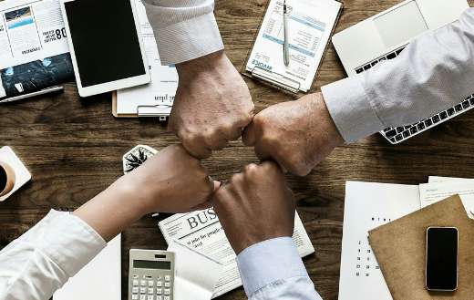 Teamwork cooperation