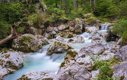 Flowing water rock nature