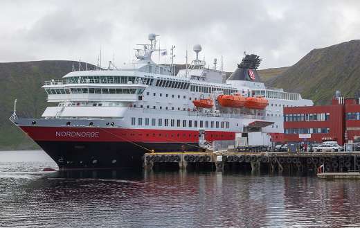 Vessel ship nord norge docking