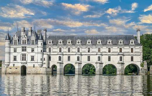 Castle palace monument