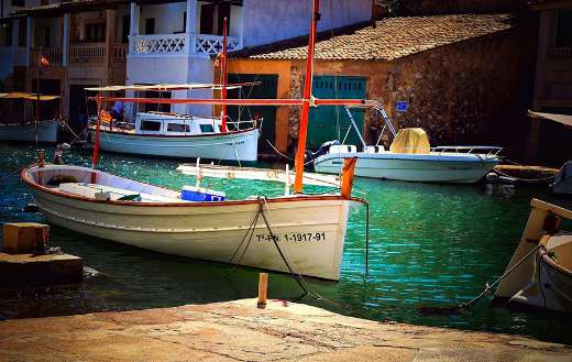 Fishing boats online