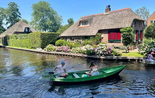 Giethoorn enchanted water village