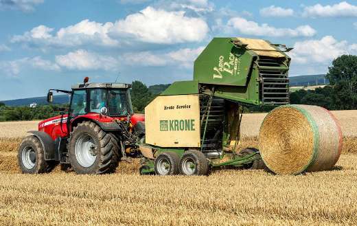 Tractor machine straw bales