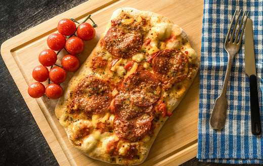 Pizza salami cherry tomatoes