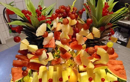 Fruits decoration making