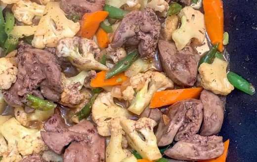 Chicken liver with veggies